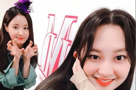 Taeha e Yeonwoo anunciam saída do MOMOLAND 