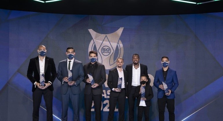 Montar o meio-campo e o ataque da Seleção do Brasileirão