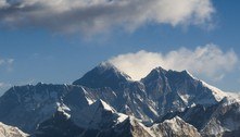 Cientistas encontram microplásticos no cume do Monte Everest 