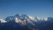 Surto de covid-19 atinge acampamento no Monte Everest 