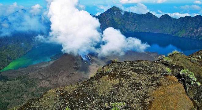 Monte Rinjani Ã© atraÃ§Ã£o turÃ­stica na IndonÃ©sia