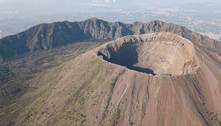 Turista cai na cratera do monte Vesúvio ao tentar pegar celular que caiu
