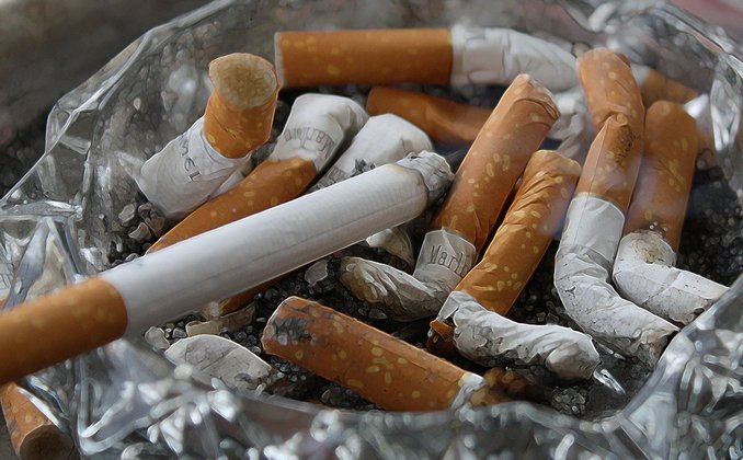 Montenegro - Maior taxa de tabagismo do mundo. Cada adulto fuma mais de 4 mil cigarros por ano. 
