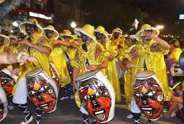 Montevidéu, no Uruguai - O Carnaval da capital uruguaia é considerado o mais longo do mundo, com início em janeiro e estendendo-se por 40 noites de desfiles. 