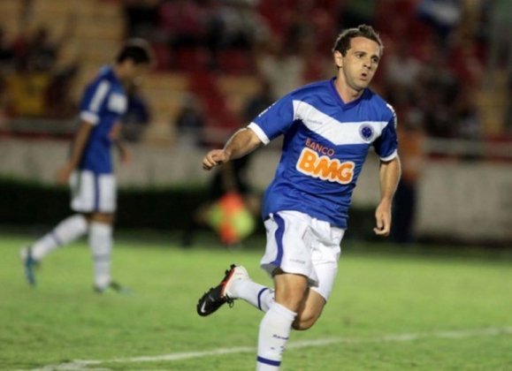Montillo (ex-meia de Cruzeiro, Santos e Botafogo)