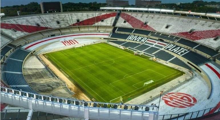 Obra no Morumbi vai se inspirar no Monumental de Nuñez, estádio do River Plate, que passou a comportar 83 mil torcedores após o fim da pista de atletismo