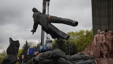 Kiev derruba monumento da era soviética que simbolizava amizade entre russos e ucranianos