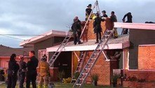 Moradora entala em chaminé após ser trancada para fora de casa 