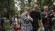 Moradores de Sloviansk deixam a cidade sob intensos bombardeios