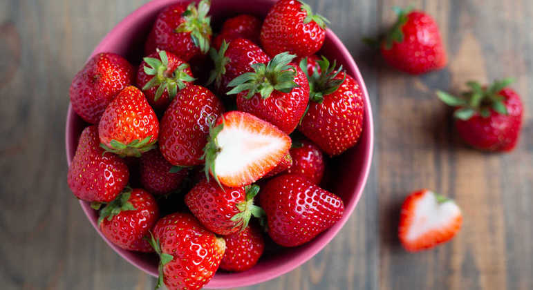 Consumir uma xícara de morango também traz benefícios cardiometabólicos