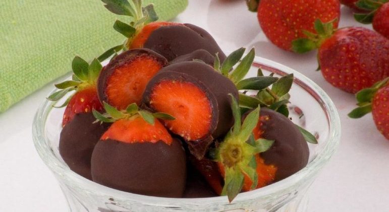 Morangos com cobertura de chocolate