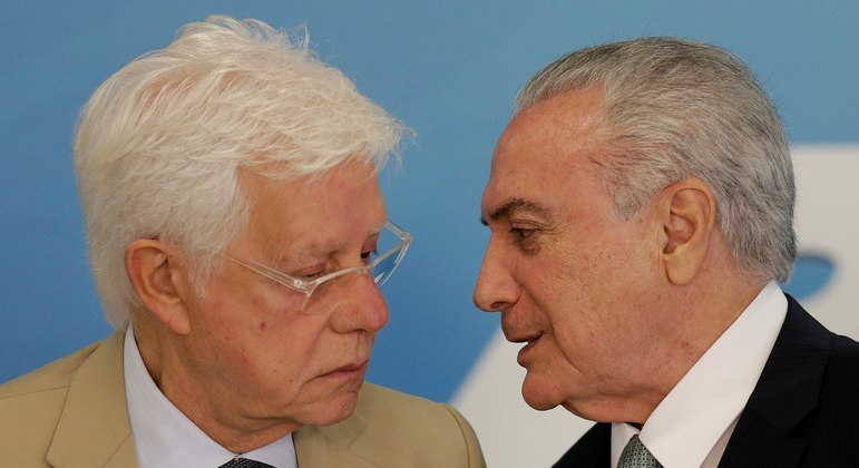 O ex-presidente Michel Temer (dir.) e o ex-ministro Moreira Franco chegaram a ser presos em 2019