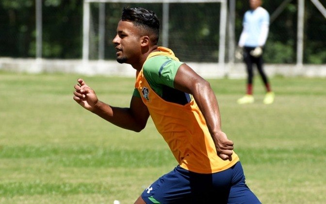 MORNO - O atacante Jefferson, do sub-20, está em negociações para deixar o Fluminense rumo ao Estoril, de Portugal. A situação dele está encaminhada para a saída.