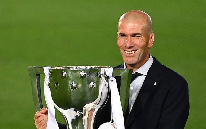 MORNO - Outra opção considerada pelo Manchester United é o francês Zinédine Zidane, que está sem clube desde que deixou o Real Madrid. De acordo com o jornal 