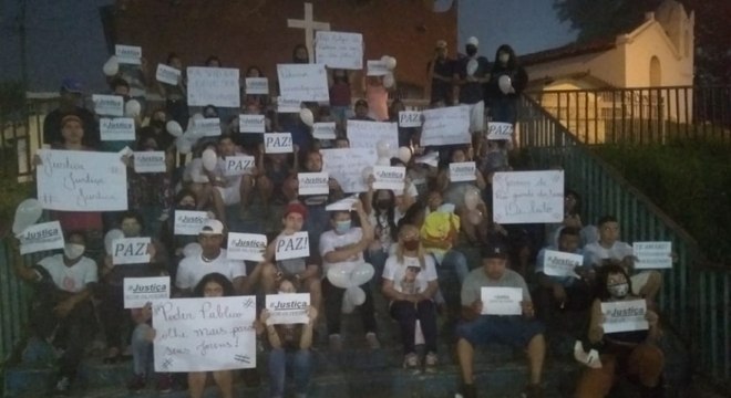 Populares protestam por morte de jovem em Rio Grande da Serra (SP)