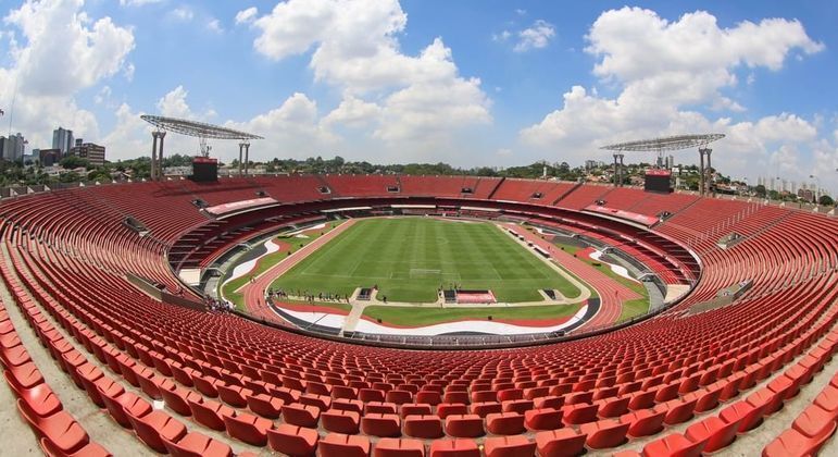 G1 - Muse não lota estádio, mas faz show grandioso em São Paulo