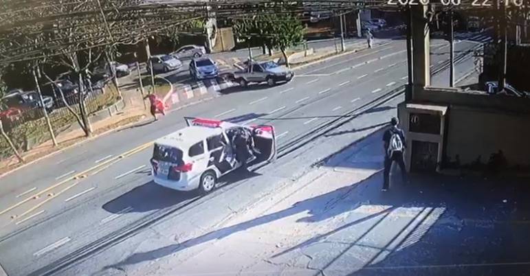 Vídeo: homem é baleado após roubar R$ 150 mil no Morumbi ...
