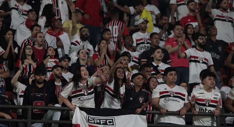 Mais de 38 mil são-paulinos lotaram o Morumbi no 1º jogo da Copa do Brasil contra o Palmeiras