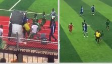Time feminino do Congo se revolta e agride árbitro após pênalti não marcado; assista ao vídeo
