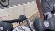 Rapaz usa adesivos para deixar moto igual à da Polícia Militar de SP, é descoberto e acaba indiciado