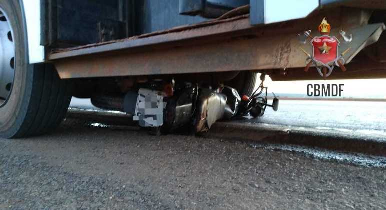 Motociclista e ciclista foram levados para o Hospital de Base