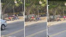 Motoqueiro reage a assalto contra 4 e recupera moto em SP. Veja vídeo  