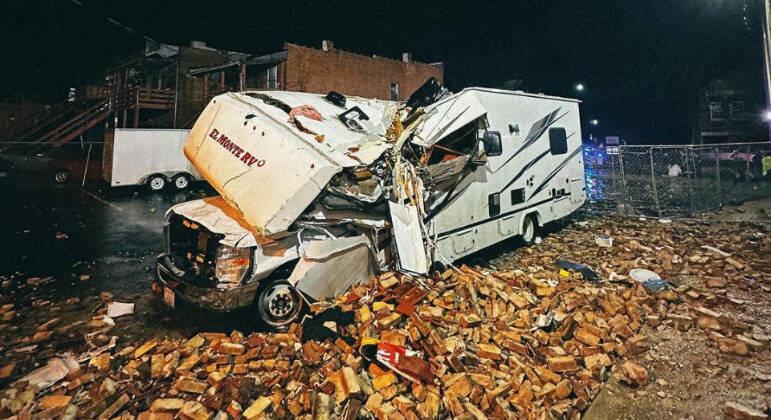 Motorhome da banda Crypta destruído por tornado nos EUA