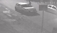 Vídeo mostra suspeito deixando carro de motorista de app morta 