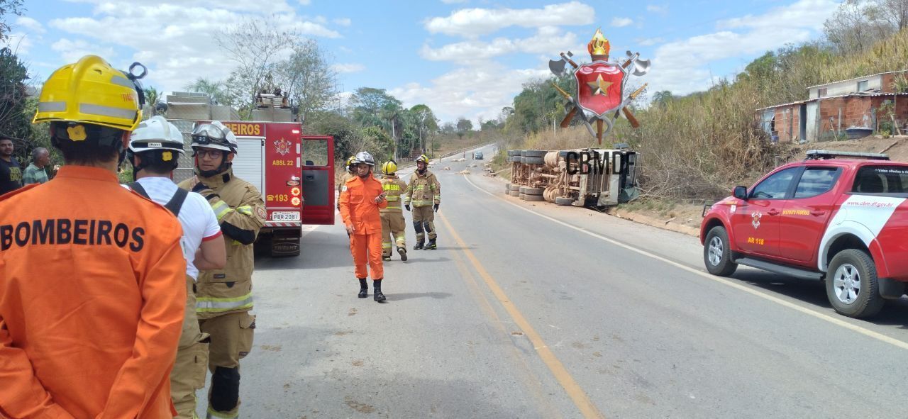 Vídeo: carreta atropela e mata 21 cabeças de gado em rodovia do DF ...