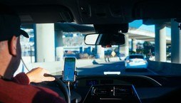 Aplicativo de transporte é alternativa para envio de presentes no Dia dos Pais (Paul Hanaoka/Unsplash  )