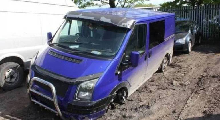 Motorista percorreu 28 km desse exato jeito aí