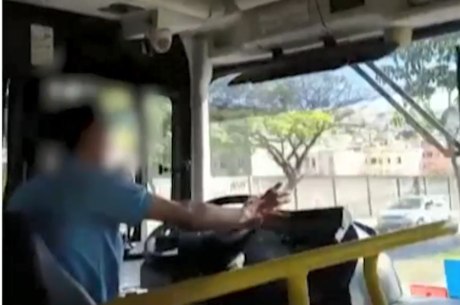 Motorista de ônibus é flagrado usando celular enquanto dirige, em João  Pessoa; VÍDEO, Paraíba