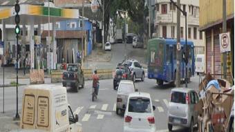 Morador de rua esfaqueia motorista em sinal de BH
