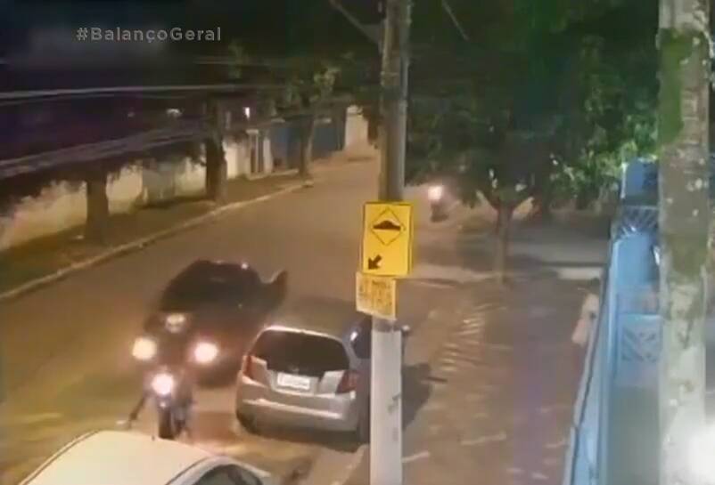 Motorista Tenta Atropelar Falso Entregador Para Impedir Fuga Após ...