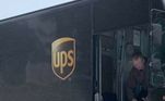 De acordo com o site Bored Panda, Kim Krebs, da UPS, comentou sobre a UPS Dogs: “Temos vários motoristas que amam cachorros e possuem contas nas redes sociais dedicadas a mostrar os animais de estimação que encontram. Esses são ótimos exemplos de relacionamentos sólidos que eles constroem com seus clientes humanos e caninos