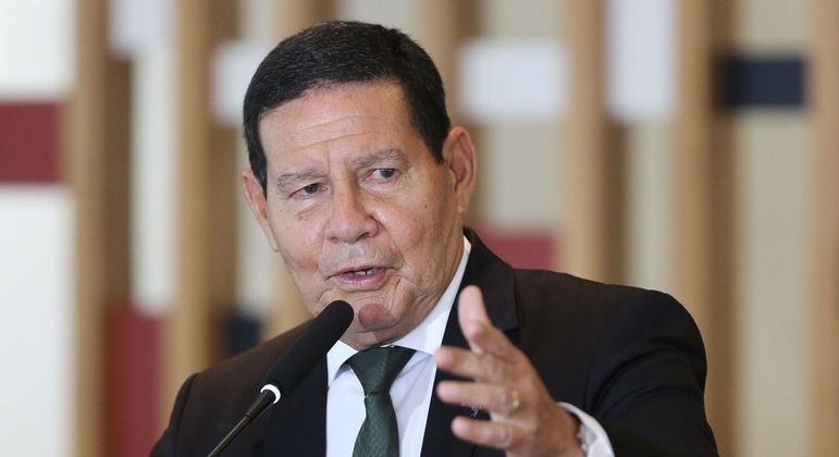 Mourão foi excluído de reunião ministerial nesta terça-feira (9)