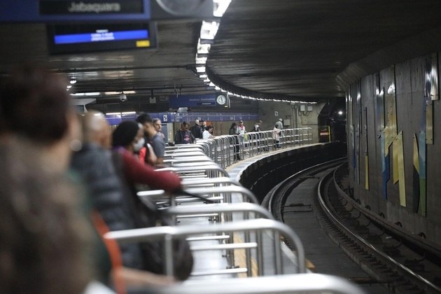 Movimentação de passageiros no Metrô de São Paulo, após apagão que atingiu vários estados do país, na manhã de 15 de agosto de 2023. ESTADÃO CONTEÚDO / FUTURA PRESS / RENATO S. CERQUEIRA – 15.08.2023
