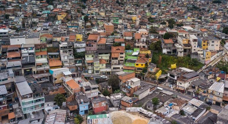 Na Brasilândia, famílias numerosas em cômodos pequenos vivem rotina de abusos