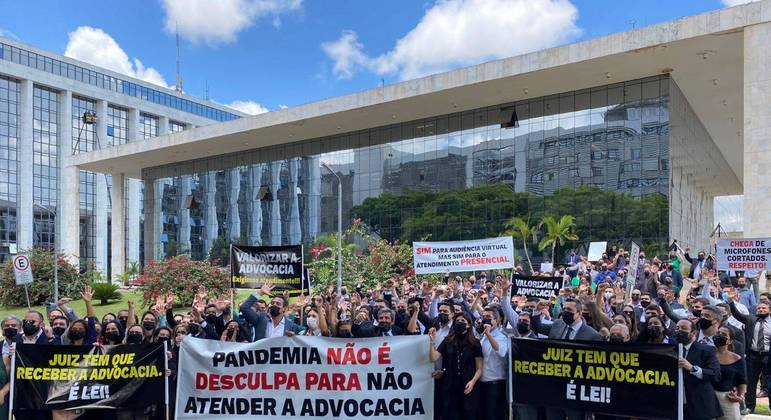 Na campanha, chapas se uniram em manifestação pelo atendimento presencial do Judiciário