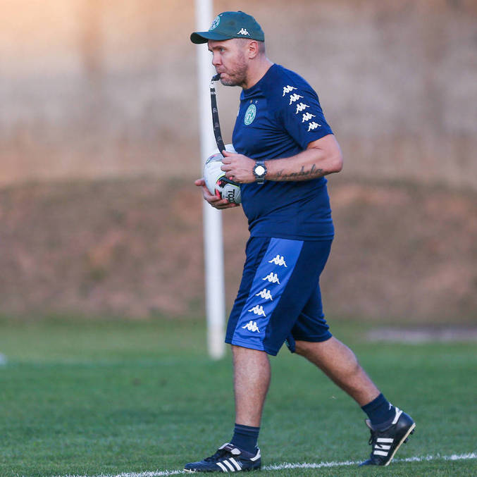 Mozart comanda treino do Guarani