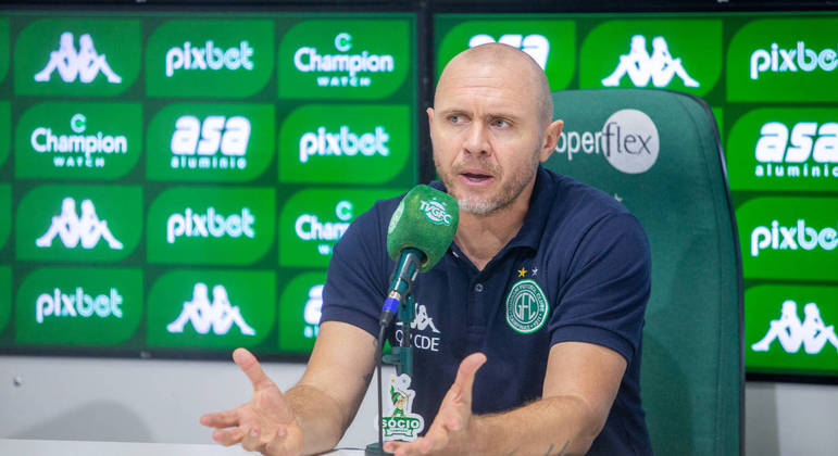 Mozart em entrevista coletiva