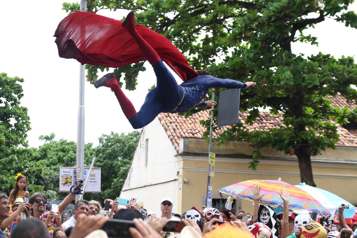 Bloco Mucha Lucha homenageia luta livre mexicana com ringue em Olinda: 'A  única regra é a greia', diz presidente, Carnaval 2023 em Pernambuco