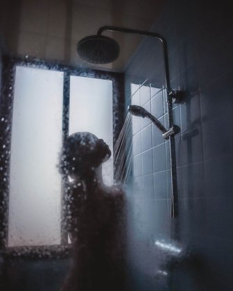 Muitos estudos e pesquisas feitas recentemente mostraram que o no Brasil há as pessoas que mais tomam banho. São em média 14 chuveiradas ao longo da semana, ou seja, duas por dia. 