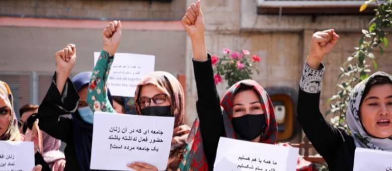 Mulheres protestam contra a volta do regime talibã ao poder (Reuters - 03.09.2021)