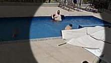 Mulher pega criança pelo pescoço e tenta afogá-la em piscina de condomínio em SP; veja vídeo