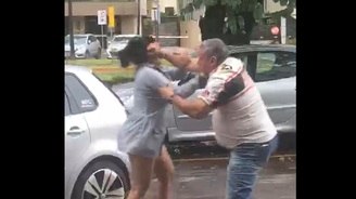 Homem dá socos, tapas e derruba mulher no chão após discussão  (Reprodução/Web - 20.03.2023)