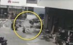 Ele pretendia vender a mobília para um ferro-velho e por isso a jogou na rua Bombou no HORA 7! Influenciadora 'Angelina Jolie zumbi' é condenada a 10 anos de prisão