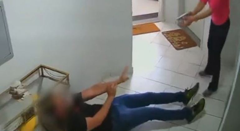 Ação foi flagrada por câmera de segurança de prédio em São Paulo  