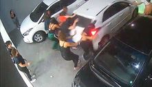 Mulher é presa após atropelar 8 pessoas e invadir salão de beleza em briga por vaga de carro em SP