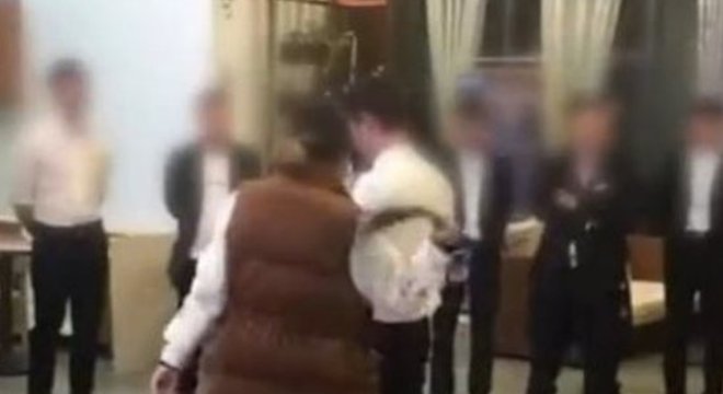 Vídeo viralizou rapidamente na rede social Sina Weibo